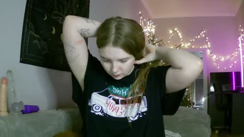 Snapshot of lollylol11 chatting on 01.09.25 Lilly online show from 01.09.25