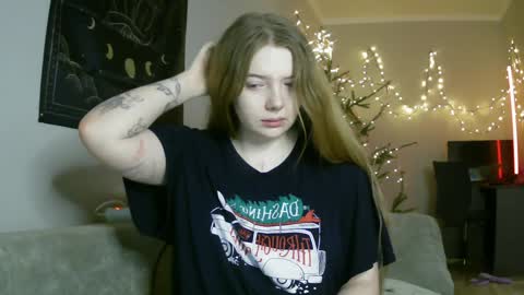 Snapshot of lollylol11 chatting on 01.10.25 Lilly online show from 01.10.25