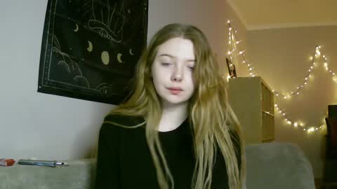 Snapshot of lollylol11 chatting on 01.15.25 Lilly online show from 01.15.25