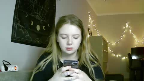 Snapshot of lollylol11 chatting on 01.16.25 Lilly online show from 01.16.25