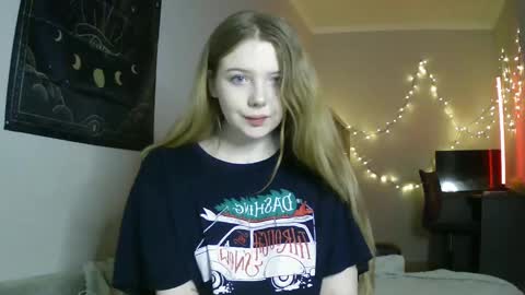 Snapshot of lollylol11 chatting on 01.17.25 Lilly online show from 01.17.25