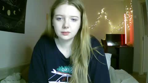 Snapshot of lollylol11 chatting on 01.17.25 Lilly online show from 01.17.25