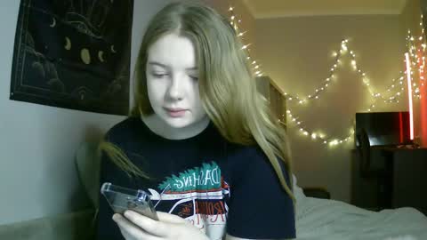 Snapshot of lollylol11 chatting on 01.19.25 Lilly online show from 01.19.25