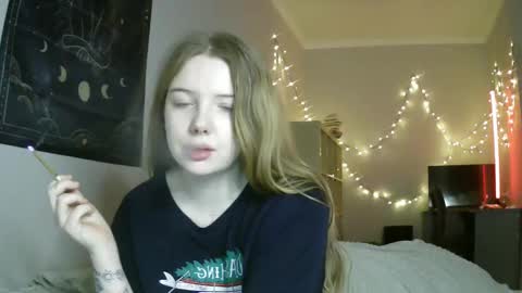 Snapshot of lollylol11 chatting on 01.19.25 Lilly online show from 01.19.25