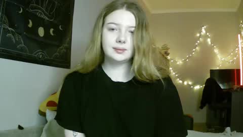 Snapshot of lollylol11 chatting on 01.23.25 Lilly online show from 01.23.25