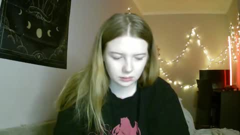 Snapshot of lollylol11 chatting on 01.23.25 Lilly online show from 01.23.25