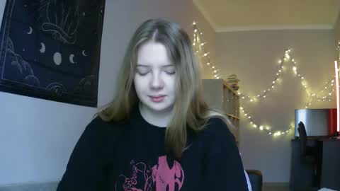 Snapshot of lollylol11 chatting on 01.25.25 Lilly online show from 01.25.25