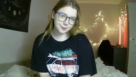 Snapshot of lollylol11 chatting on 01.29.25 Lilly online show from 01.29.25