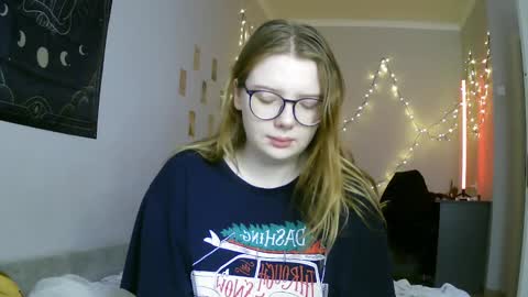 Snapshot of lollylol11 chatting on 01.29.25 Lilly online show from 01.29.25