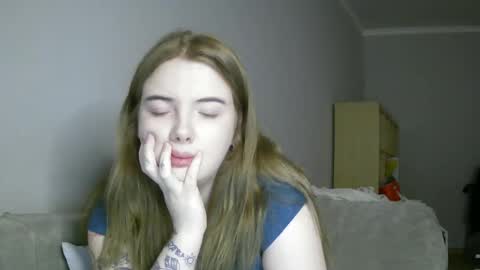 Snapshot of lollylol11 chatting on 01.29.25 Lilly online show from 01.29.25