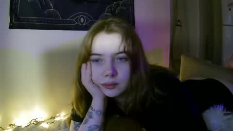 Snapshot of lollylol11 chatting on 02.11.25 Lilly online show from 02.11.25