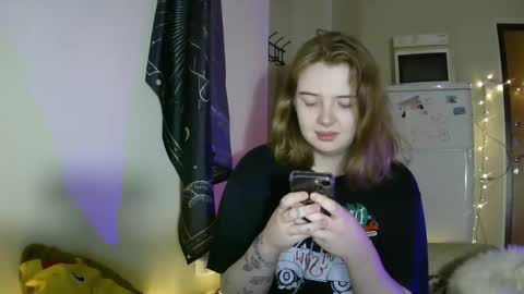 Snapshot of lollylol11 chatting on 02.11.25 Lilly online show from 02.11.25