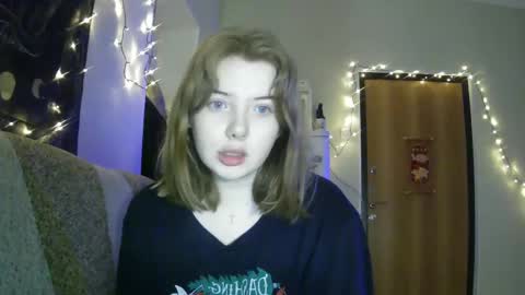 Snapshot of lollylol11 chatting on 02.14.25 Lilly online show from 02.14.25