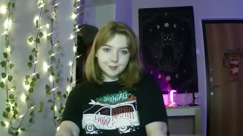 Snapshot of lollylol11 chatting on 02.19.25 Lilly online show from 02.19.25