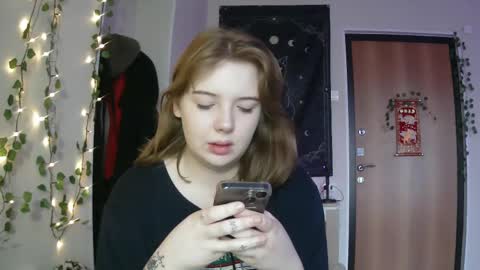 Snapshot of lollylol11 chatting on 02.20.25 Lilly online show from 02.20.25