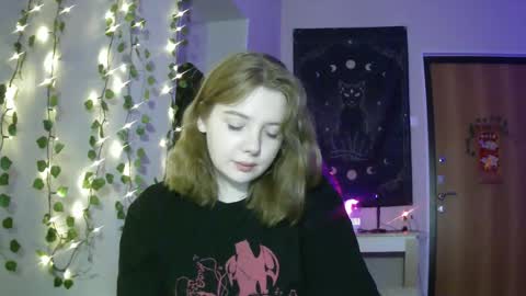 Snapshot of lollylol11 chatting on 02.23.25 Lilly online show from 02.23.25