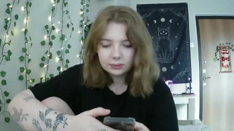 Snapshot of lollylol11 chatting on 02.26.25 Lilly online show from 02.26.25