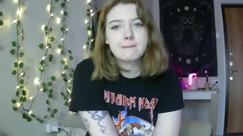 Snapshot of lollylol11 chatting on 03.06.25 Lilly online show from 03.06.25