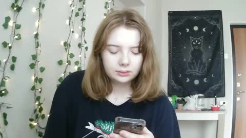 Snapshot of lollylol11 chatting on 03.07.25 Lilly online show from 03.07.25