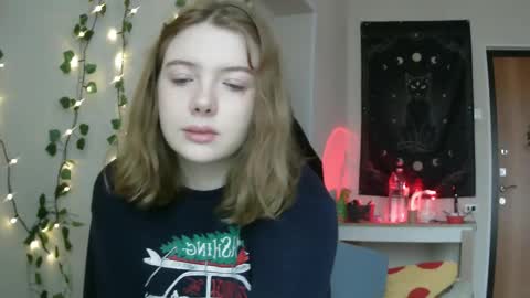 Snapshot of lollylol11 chatting on 03.08.25 Lilly online show from 03.08.25