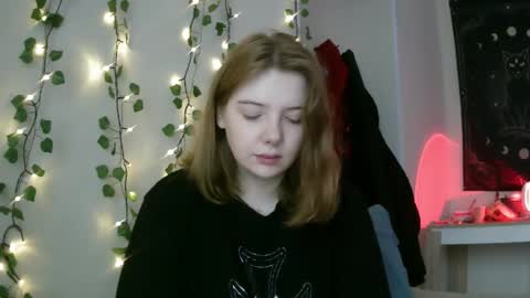 Snapshot of lollylol11 chatting on 03.11.25 Lilly online show from 03.11.25