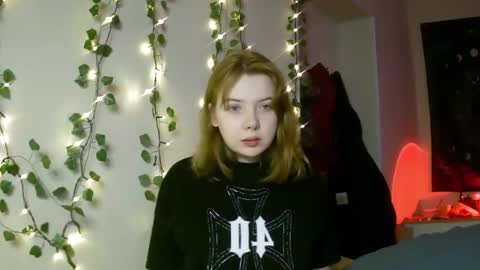 Snapshot of lollylol11 chatting on 03.11.25 Lilly online show from 03.11.25