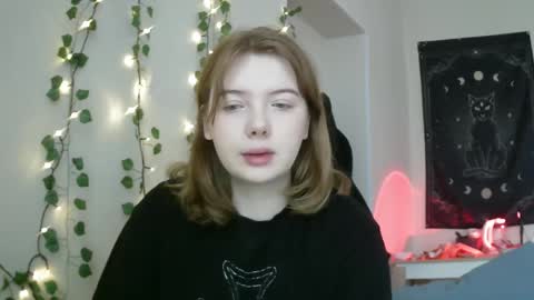 Snapshot of lollylol11 chatting on 03.12.25 Lilly online show from 03.12.25