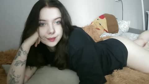 Snapshot of lollylol11 chatting on 10.10.25 Lilly online show from 10.10.25