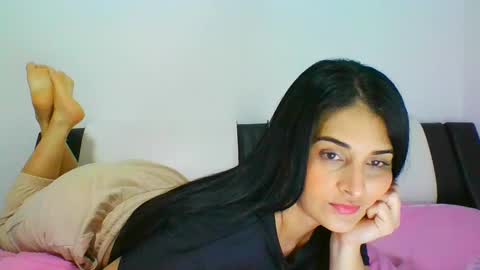 estehfania online show from 02.08.25