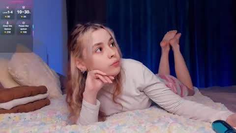 Snapshot of lonagass chatting on 11.18.25 Lona online show from 11.18.25