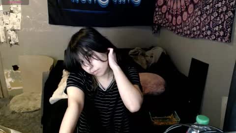 Snapshot of londonray chatting on 10.15.25 londonray online show from 10.15.25