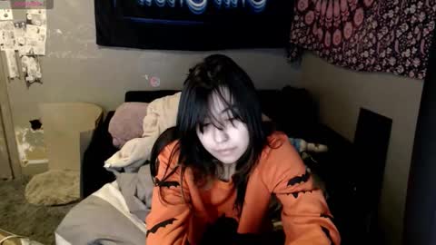 Snapshot of londonray chatting on 10.19.25 londonray online show from 10.19.25