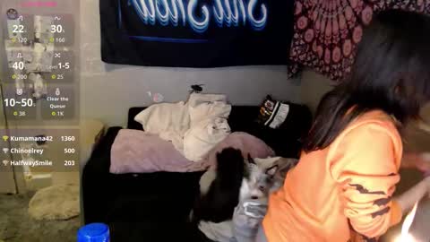 Snapshot of londonray chatting on 10.20.25 londonray online show from 10.20.25