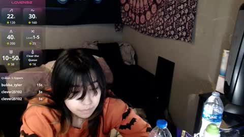 Snapshot of londonray chatting on 10.27.25 londonray online show from 10.27.25