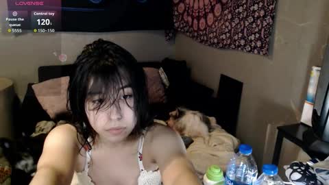 Snapshot of londonray chatting on 10.30.25 londonray online show from 10.30.25