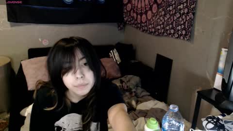 Snapshot of londonray chatting on 10.31.25 londonray online show from 10.31.25