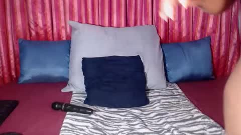 londylicious34 online show from 09.25.25