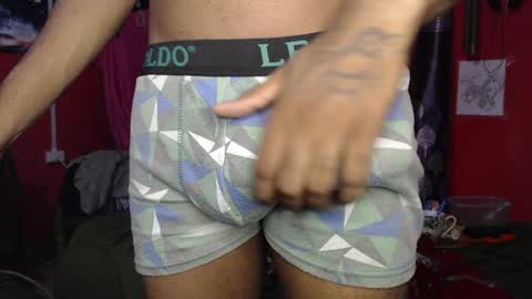 Snapshot of longdickservice01 chatting on 12.19.24 professionalbreastsucker online show from 12.19.24