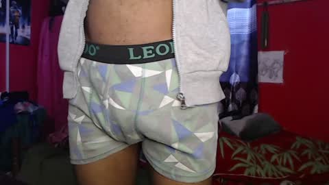 Snapshot of longdickservice01 chatting on 01.23.25 professionalbreastsucker online show from 01.23.25