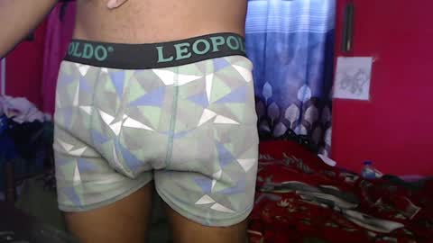 Snapshot of longdickservice01 chatting on 01.28.25 professionalbreastsucker online show from 01.28.25