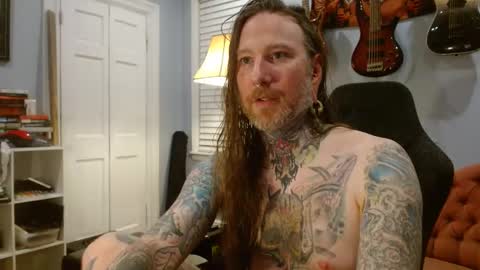 Snapshot of longhair021 chatting on 09.29.25 longhair online show from 09.29.25