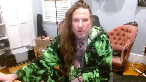 Snapshot of longhair021 chatting on 10.10.25 longhair online show from 10.10.25