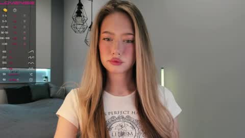 Snapshot of longoriaeva chatting on 06.04.26 Eva online show from 06.04.26