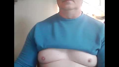 Snapshot of look823 chatting on 10.31.25 look823 online show from 10.31.25