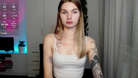 Snapshot of lookluna chatting on 11.07.25 Luna online show from 11.07.25