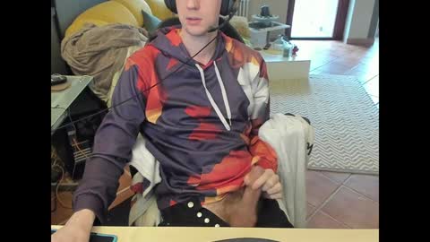 Snapshot of loomie chatting on 02.07.25 loomie online show from 02.07.25