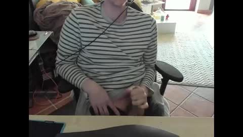 Snapshot of loomie chatting on 02.09.25 loomie online show from 02.09.25