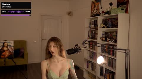 Snapshot of loony_moony chatting on 10.04.25 loony_moony online show from 10.04.25