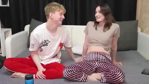 Jean and Isa right couple Mark and Eva left couple online show from 11.07.25