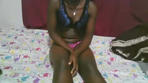 lora_amor online show from 10.31.25